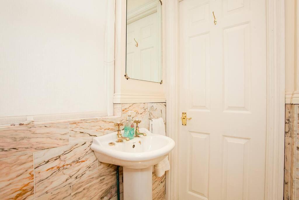 Bright 2 Bedroom Flat In Central London Exteriör bild
